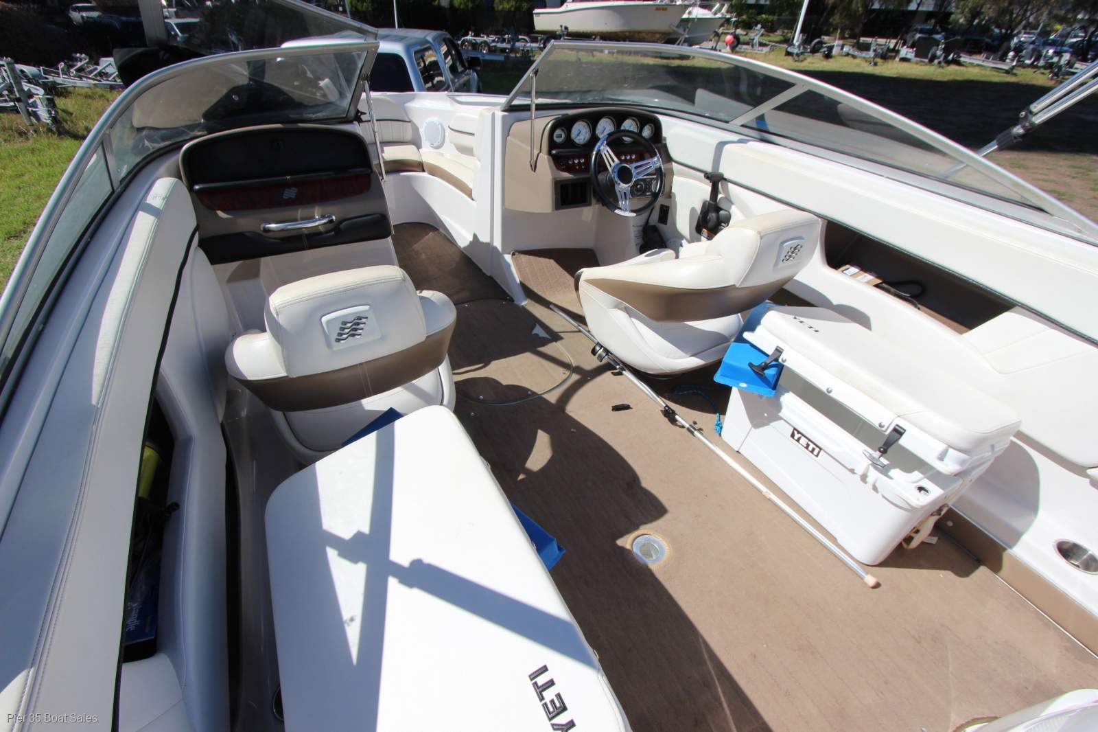 Four Winns 210 Bow Rider