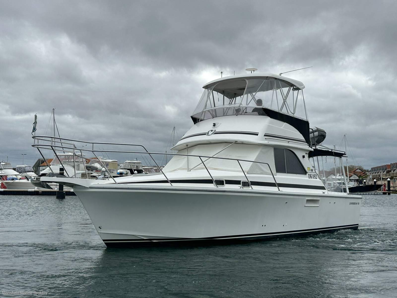 Caribbean 35 Flybridge Cruiser Mk II:Sistership photo