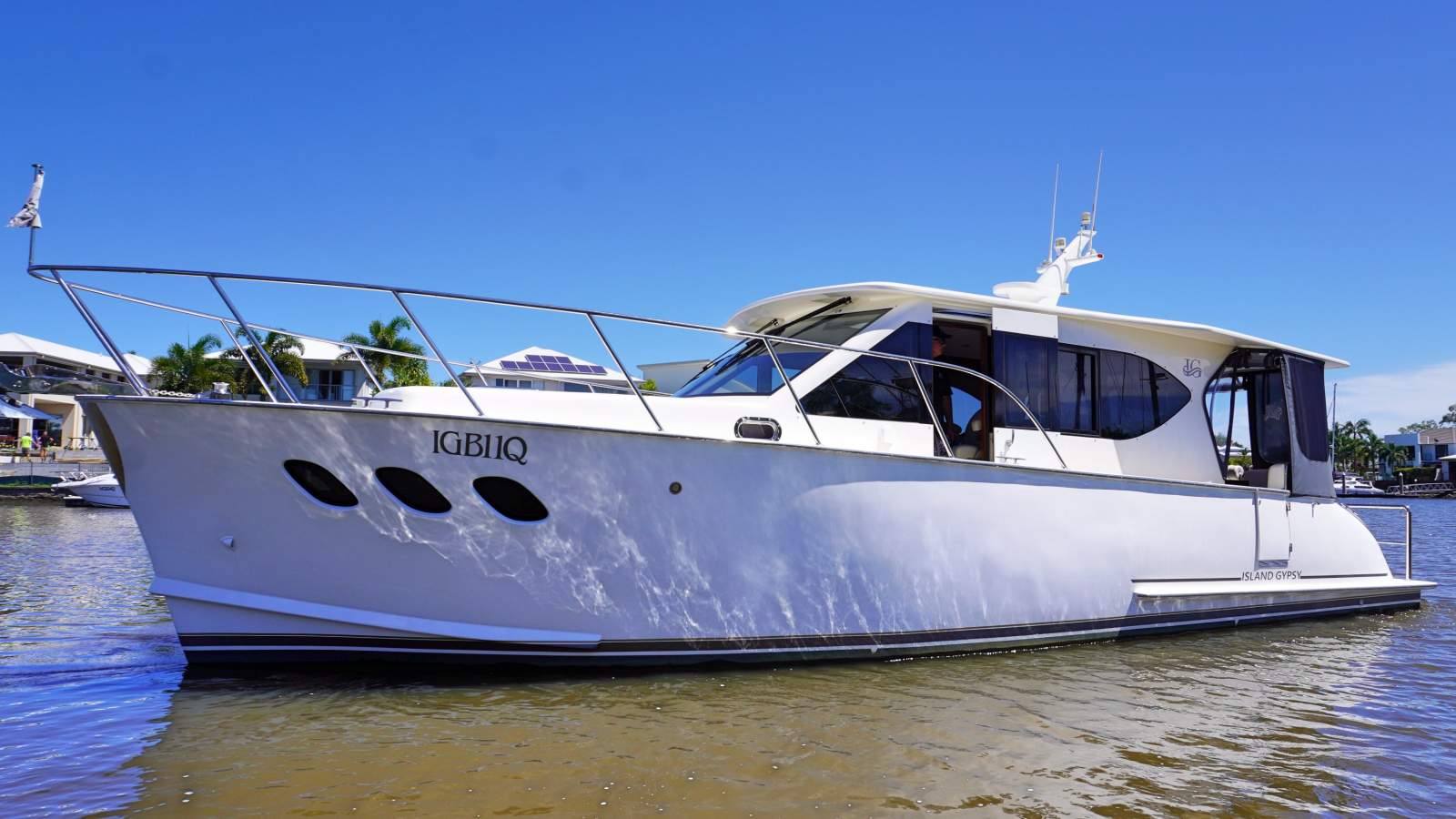Island Gypsy 400 2023 - Luxury Sedan Cruiser "Juliette