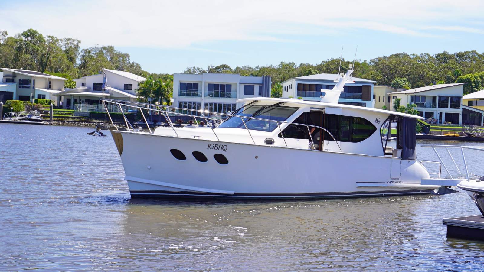 Island Gypsy 400 2023 - Luxury Sedan Cruiser "Juliette