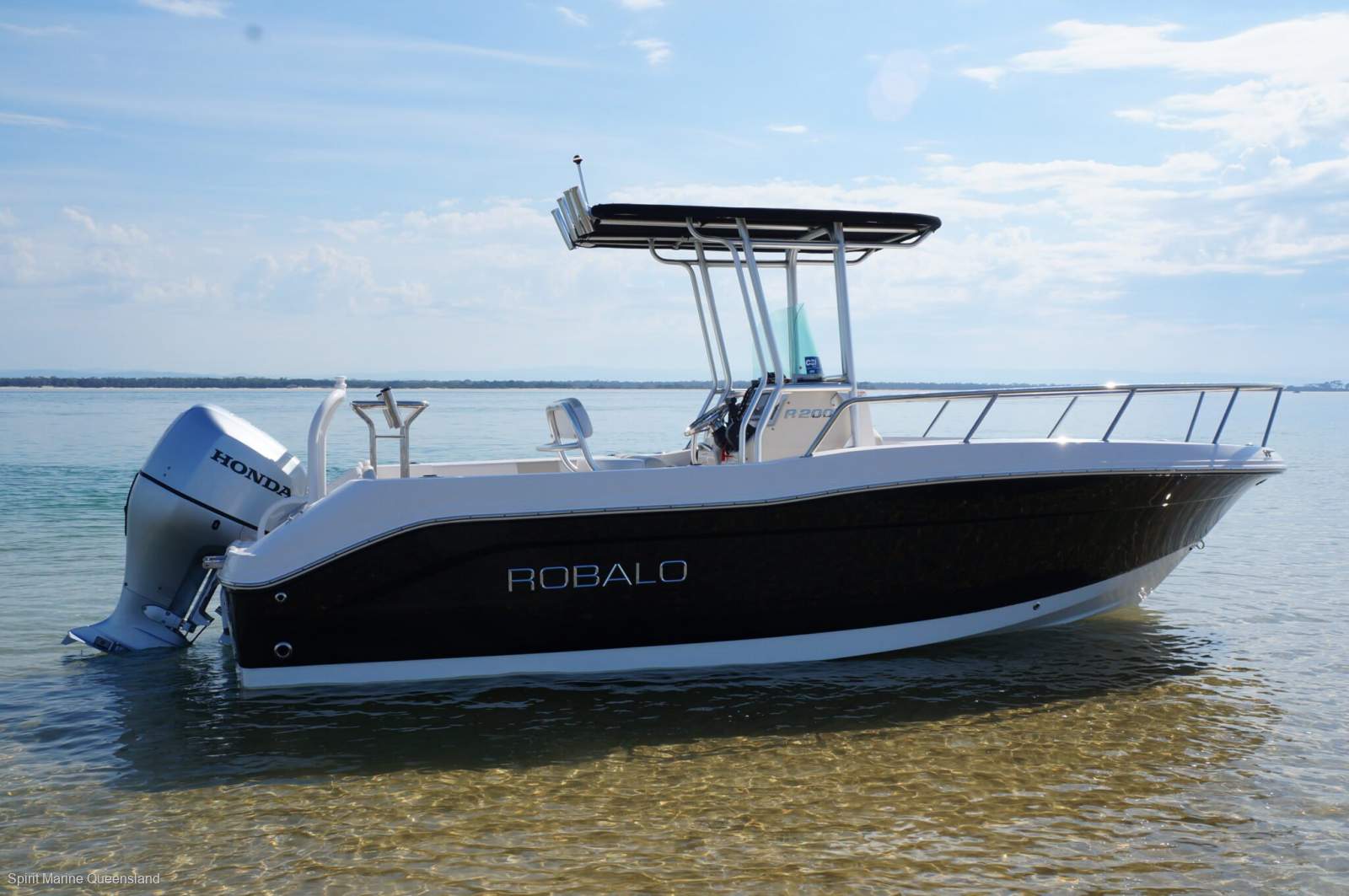 Robalo R200 Centre Console
