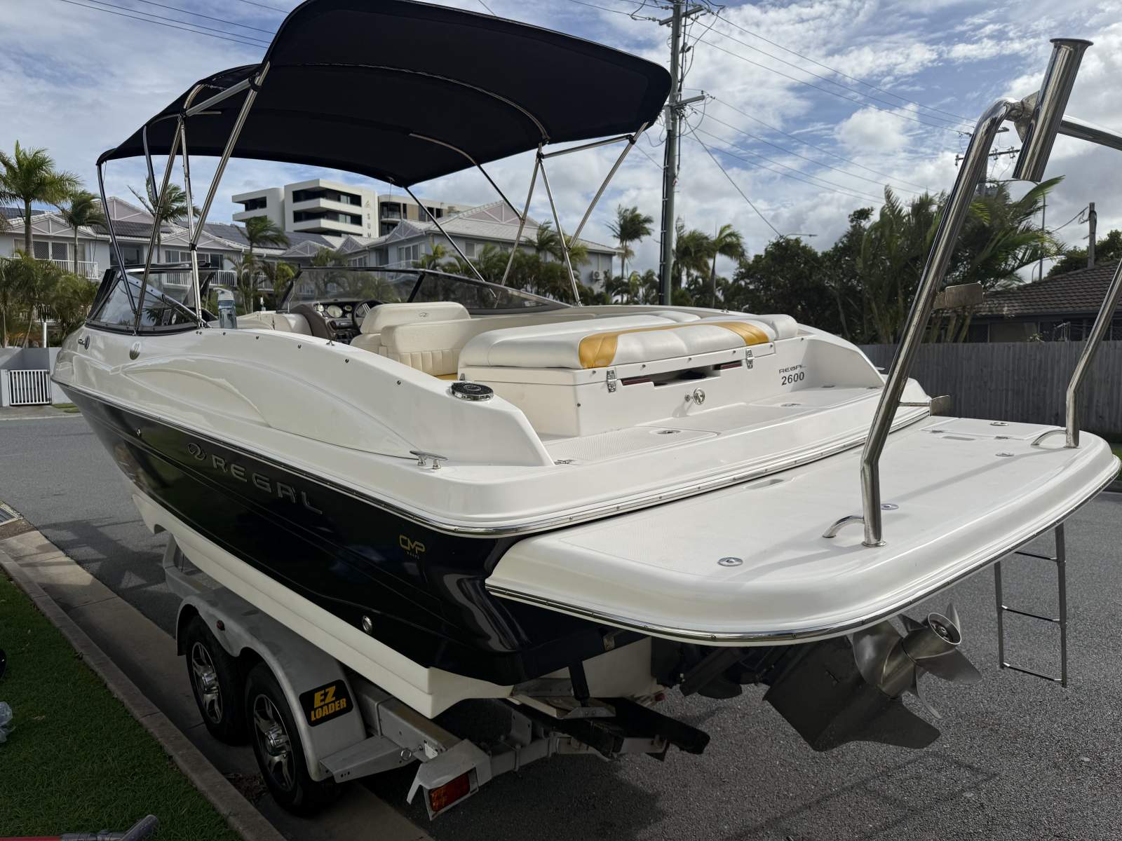 Regal 2600 Bowrider Metallic Black on White - IMMACULATE!