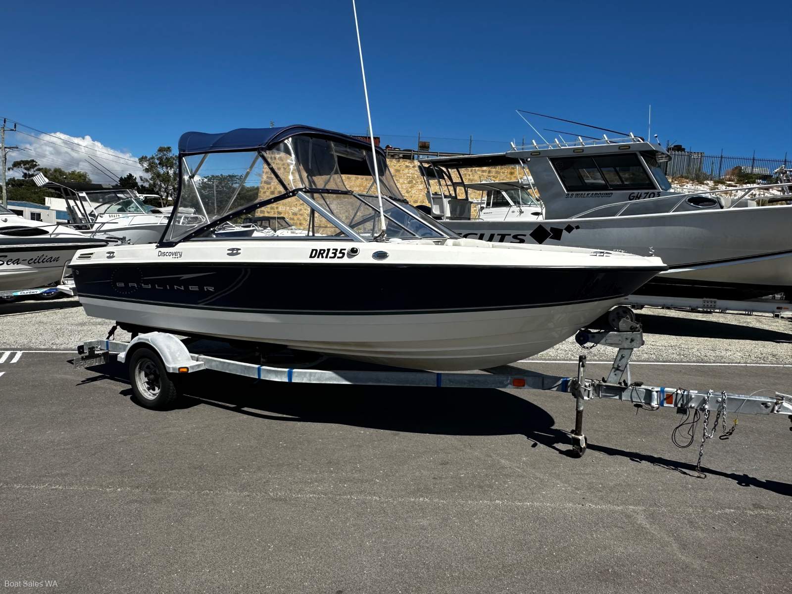 Bayliner 195 Discovery Bowrider Very neat, tidy vessel. Mercruiser 3L 135hp 211Hrs