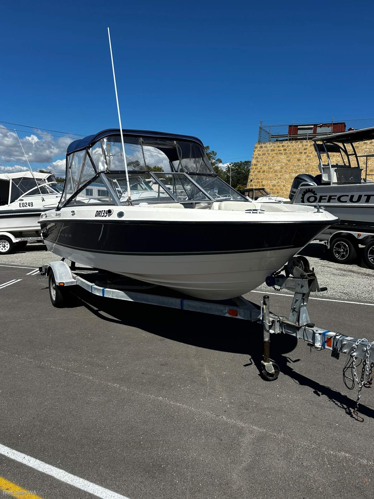 Bayliner 195 Discovery Bowrider Very neat, tidy vessel. Mercruiser 3L 135hp 211Hrs