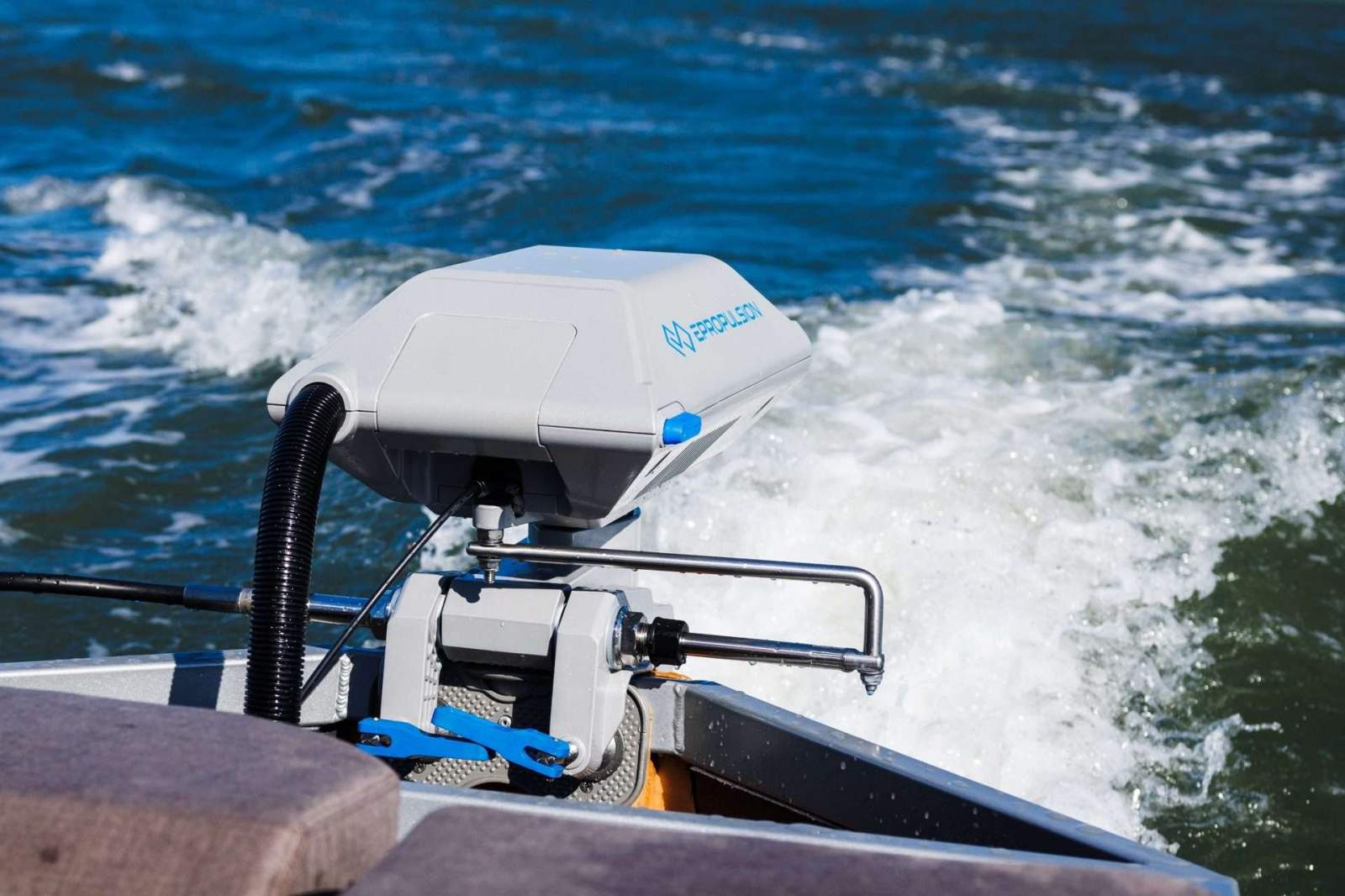 New EPropulsion Navy 6.0 with Evo Top Mount Control