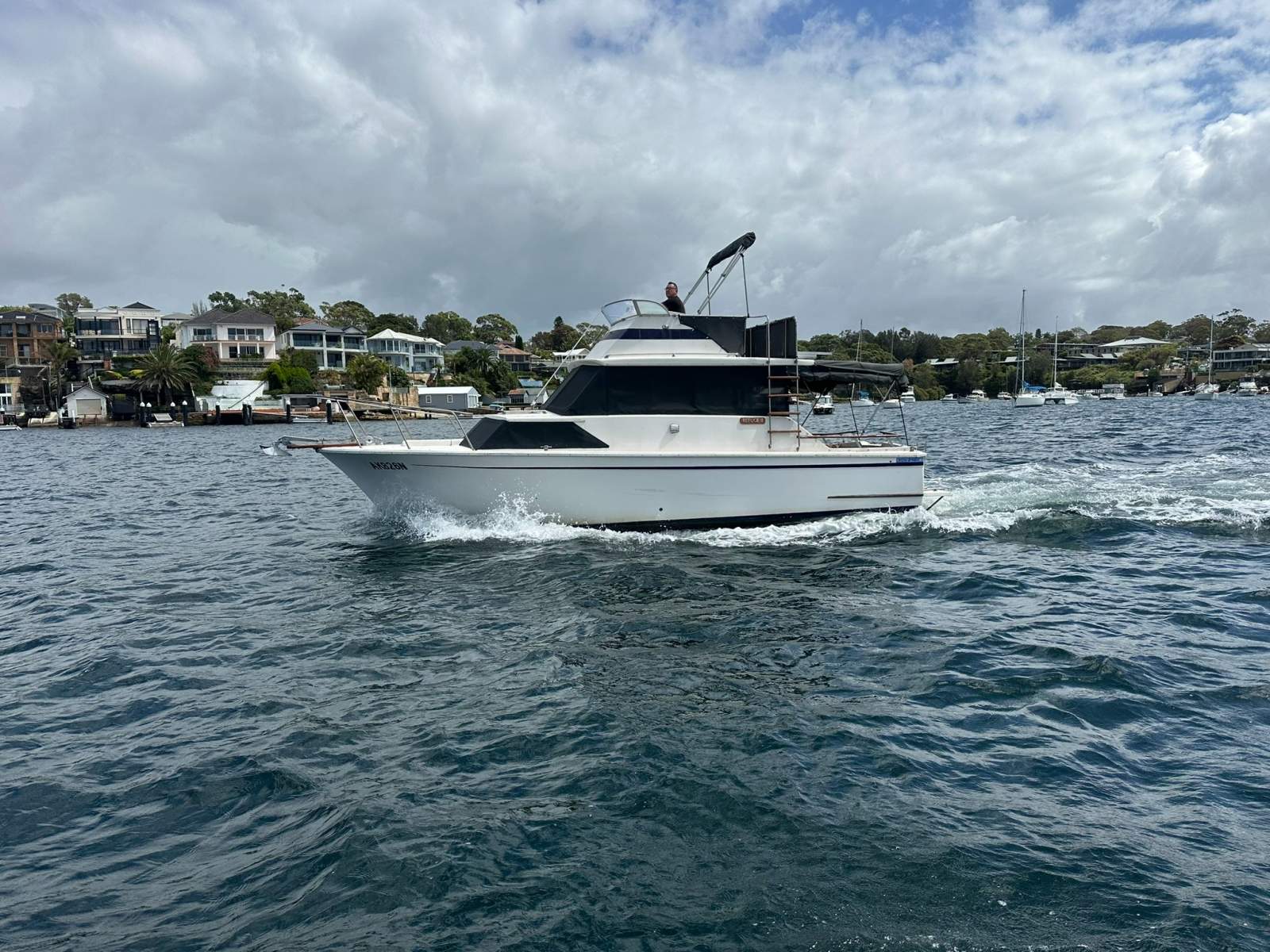 Mariner 30 Flybridge