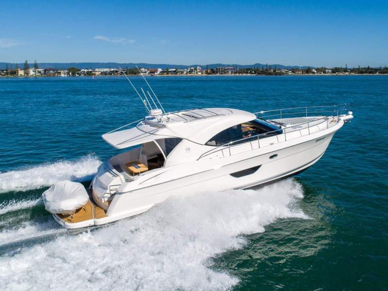 Riviera 4400 Sport Yacht
