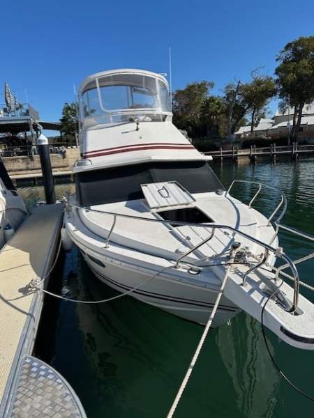 Leeder 28 Flybridge Cabin Cruiser Twin Helm and Low Hours