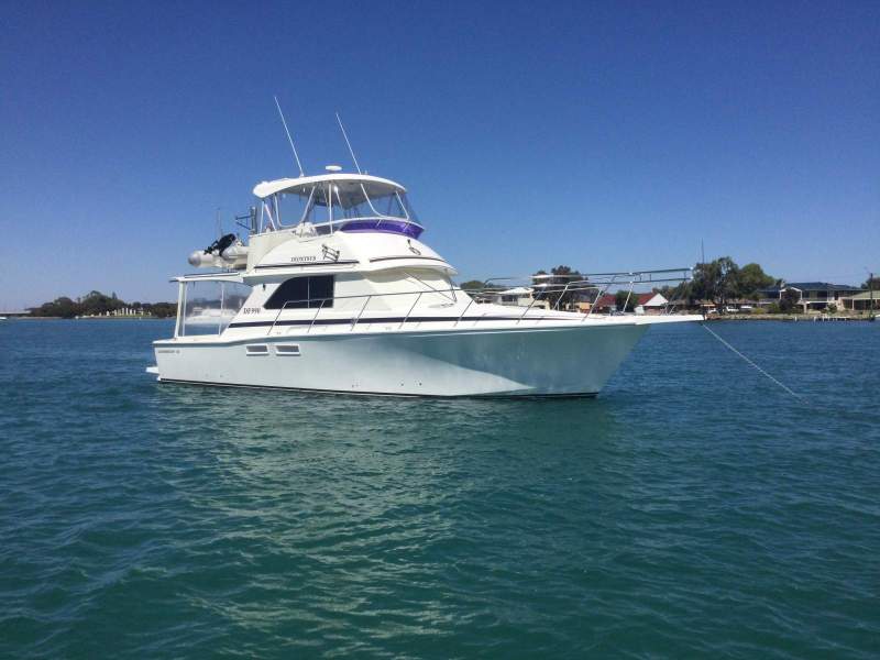 Caribbean 40 Flybridge Cruiser