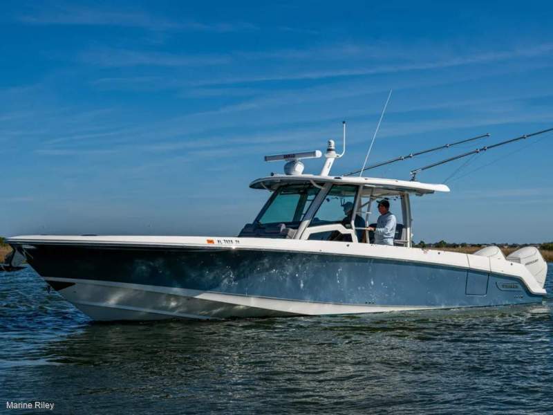 Boston Whaler 380 Outrage - Fully optioned including a GIRO & Mercury 600's