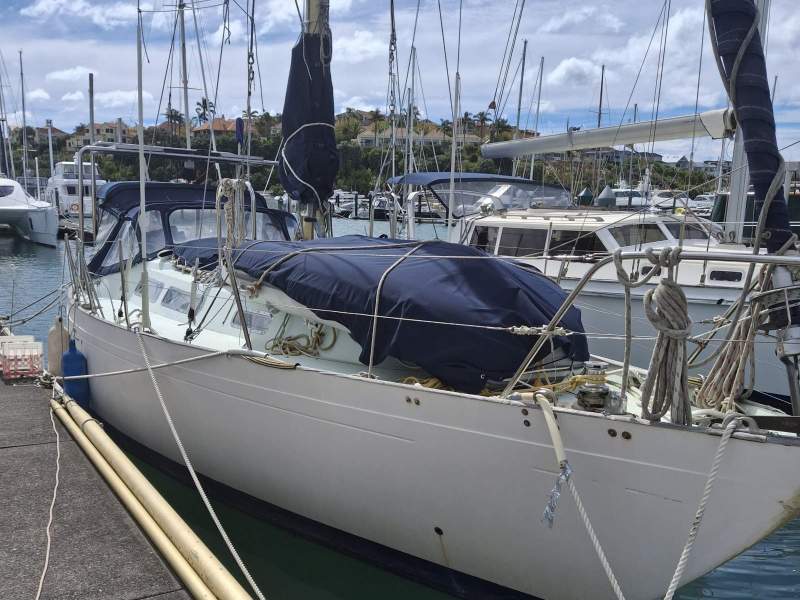 Camper & Nicholson 35