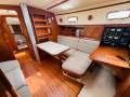 Island Packet 40:Saloon table down