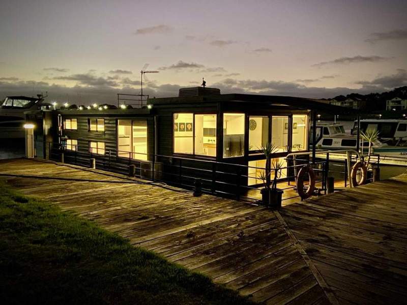 1988 Houseboat - Custom Steel Pontoons
