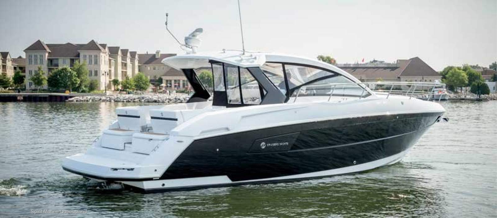 Cruisers Yachts 39 Express Coupe