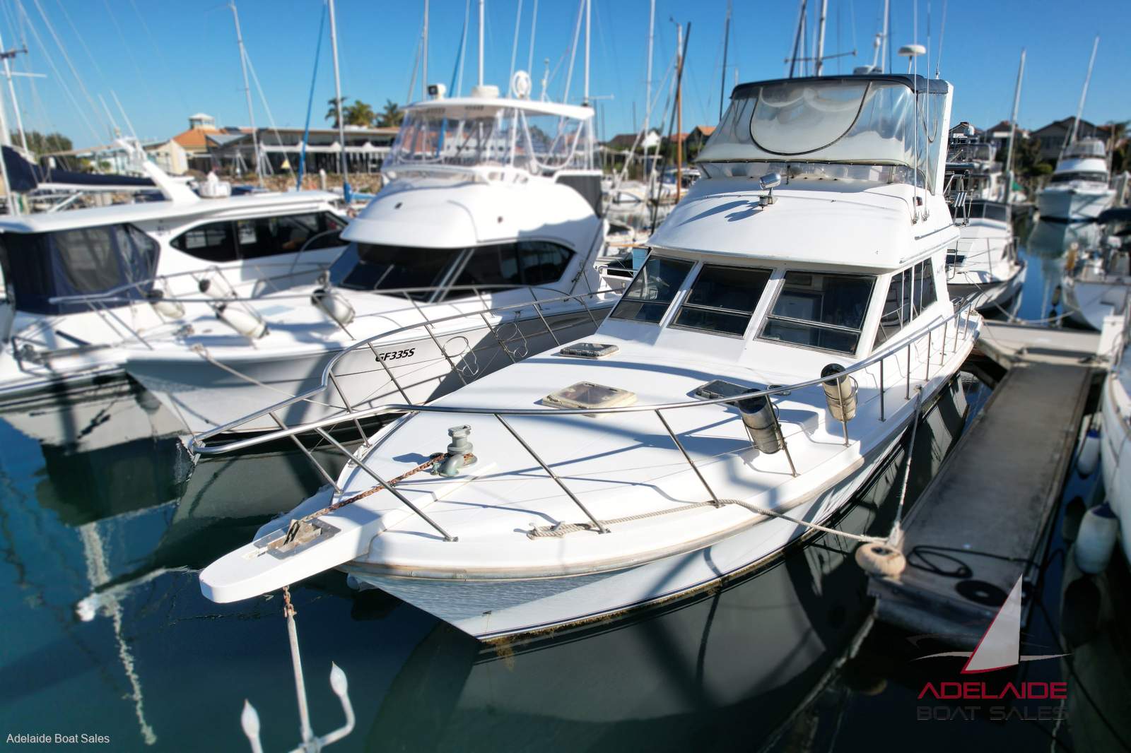 Sovereign 4000 Flybridge Cruiser