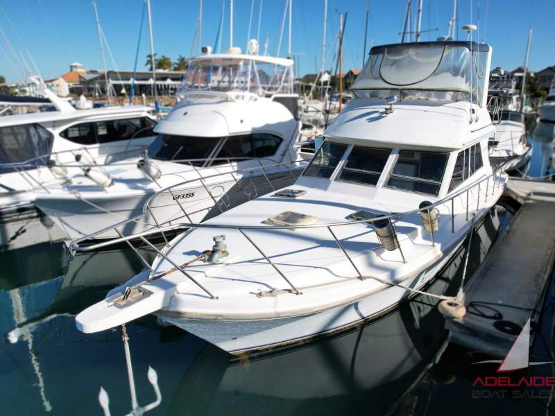 Sovereign 4000 Flybridge Cruiser