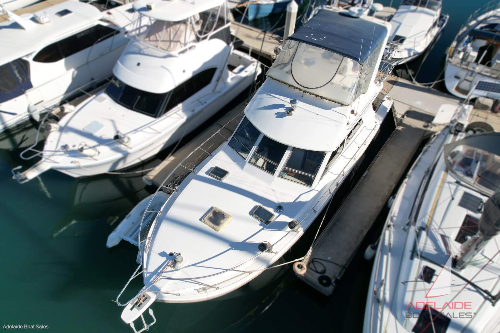 Sovereign 4000 Flybridge Cruiser