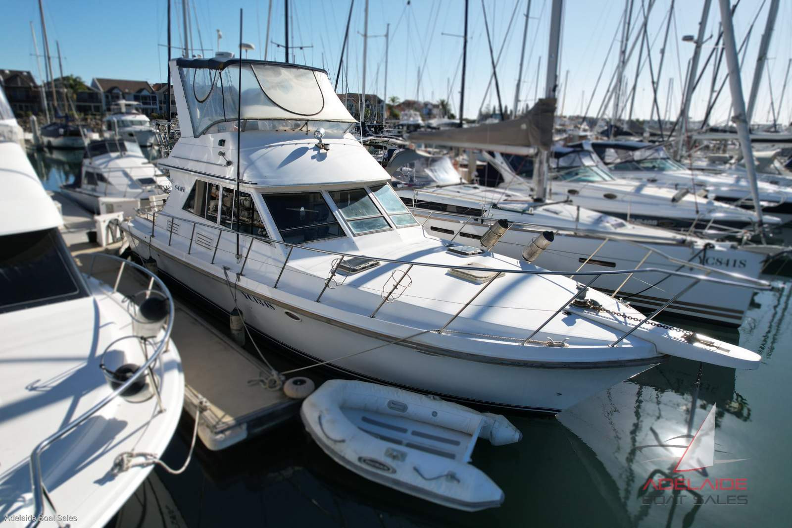 Sovereign 4000 Flybridge Cruiser