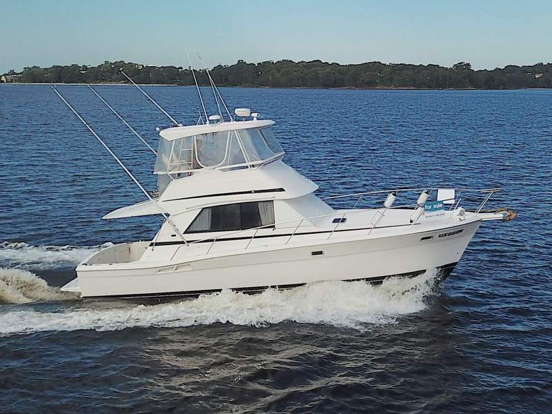 Riviera 39 Flybridge Cruiser
