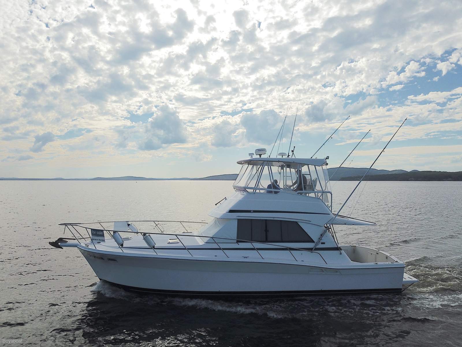 Riviera 39 Flybridge Cruiser