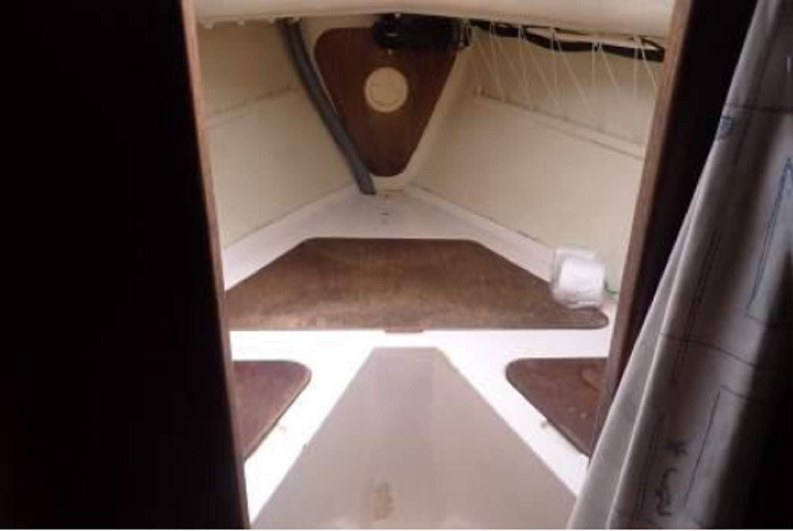 Quest 8:Front V-berth