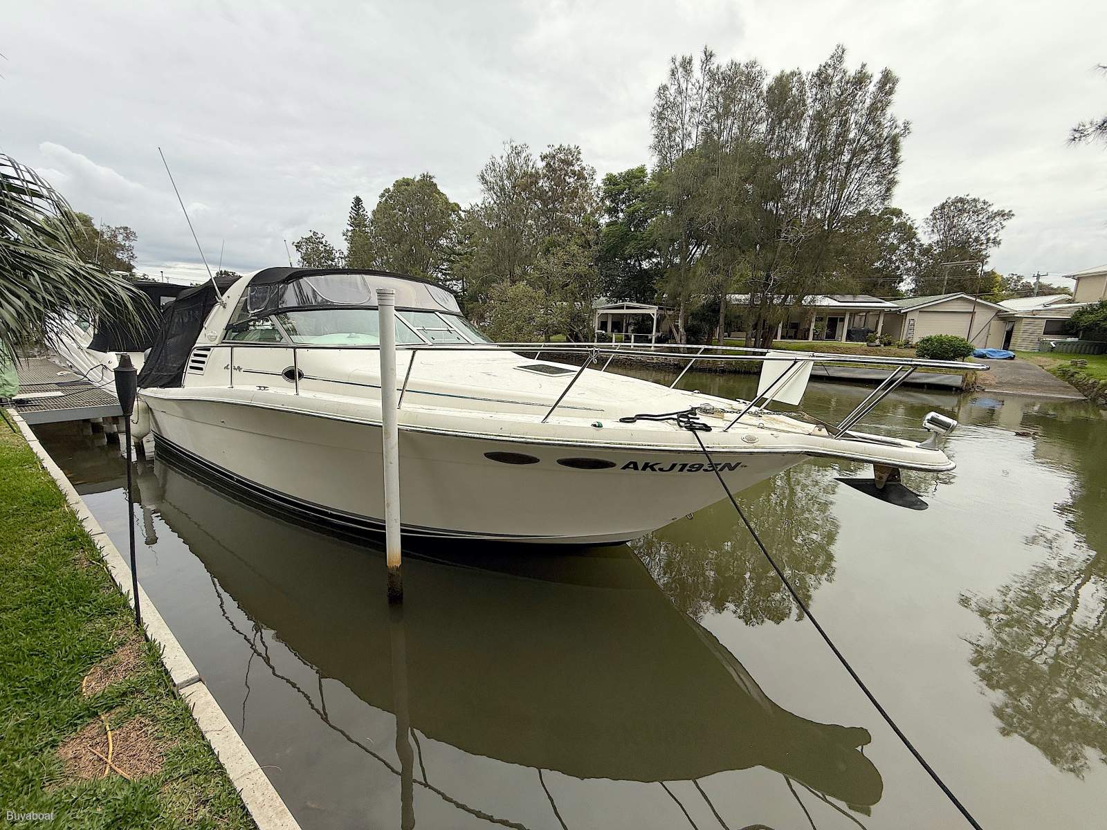 Sea Ray 3300 Express