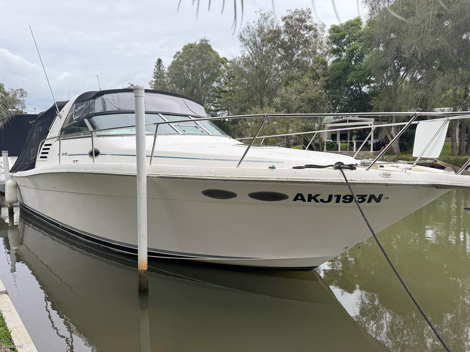 Sea Ray 3300 Express