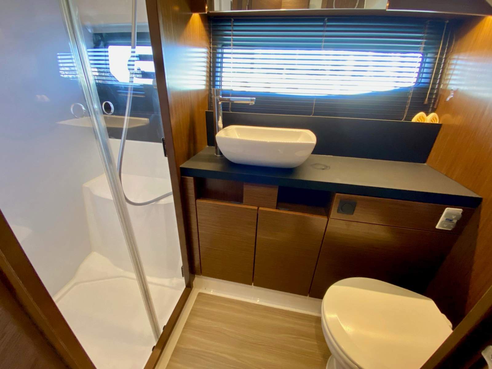  Bavaria R40 Fly Boat Brokers of Tasmania