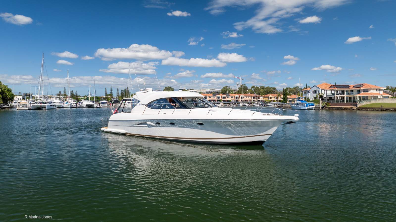 Riviera 5000 Sport Yacht