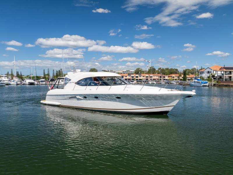 Riviera 5000 Sport Yacht