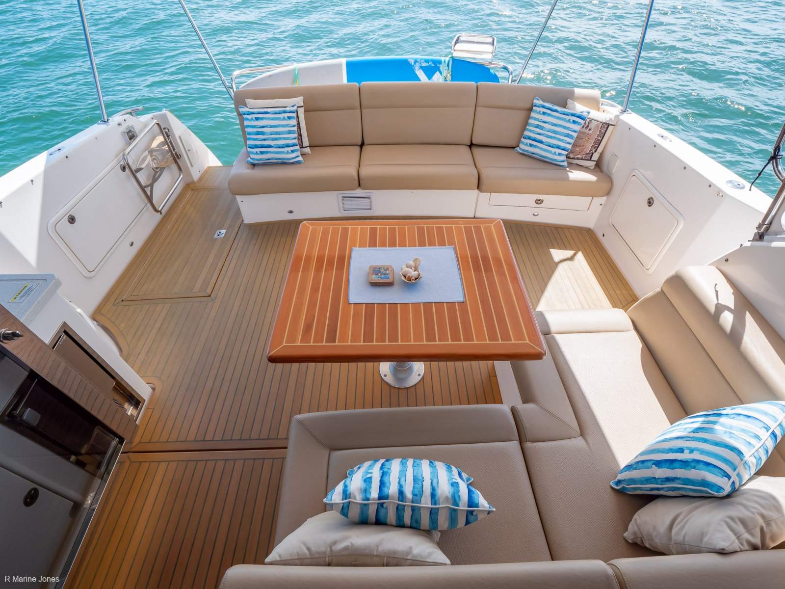 Riviera 5000 Sport Yacht