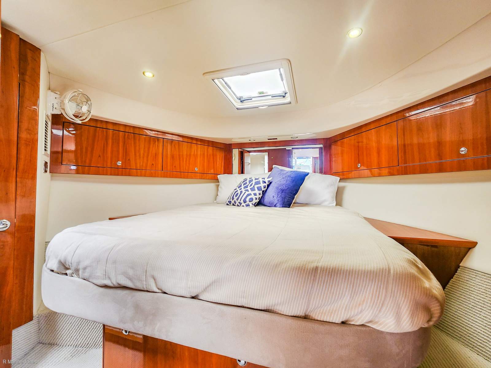 Riviera 5000 Sport Yacht