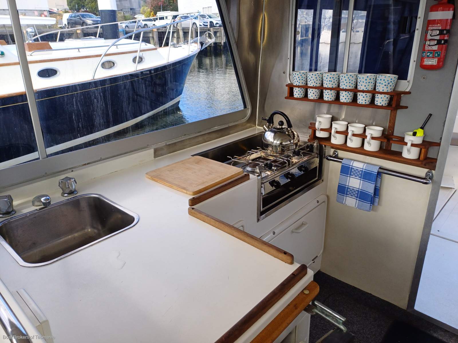 ESPRIT Seaway 33 Flybridge Ideal weekender with a late model diesel inboard. Boat Brokers of Tasmania