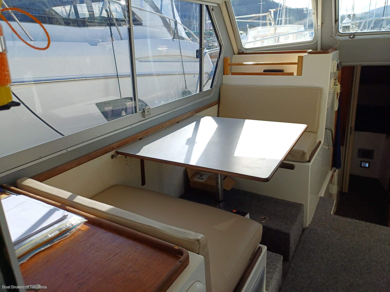 ESPRIT Seaway 33 Flybridge Ideal weekender with a late model diesel inboard. Boat Brokers of Tasmania