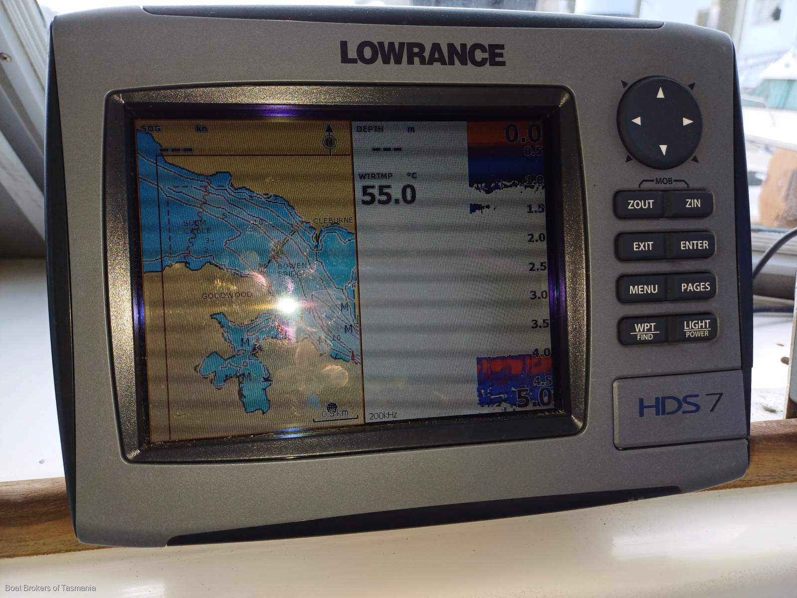 ESPRIT Seaway 33 Flybridge Ideal weekender with a late model diesel inboard. Boat Brokers of Tasmania