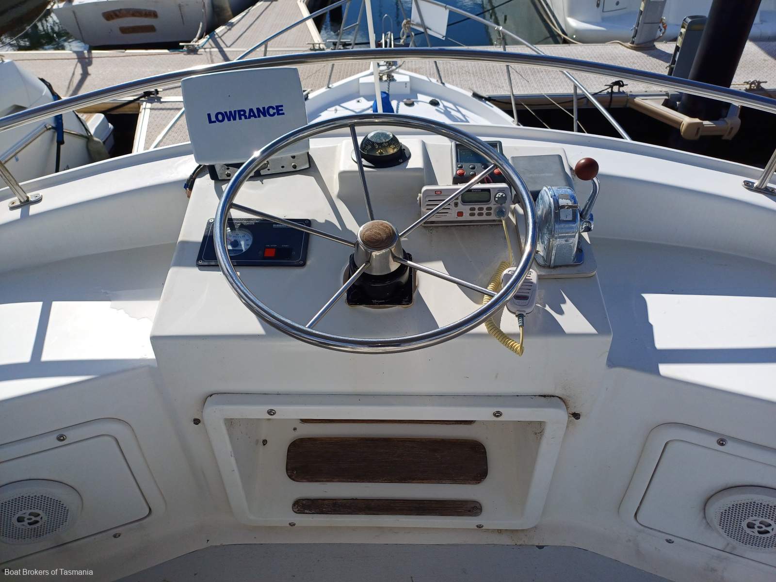 ESPRIT Seaway 33 Flybridge Ideal weekender with a late model diesel inboard. Boat Brokers of Tasmania