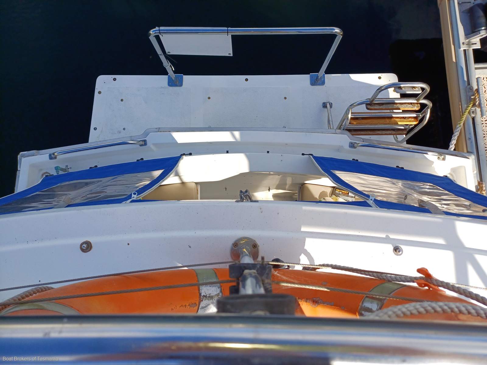 ESPRIT Seaway 33 Flybridge Ideal weekender with a late model diesel inboard. Boat Brokers of Tasmania