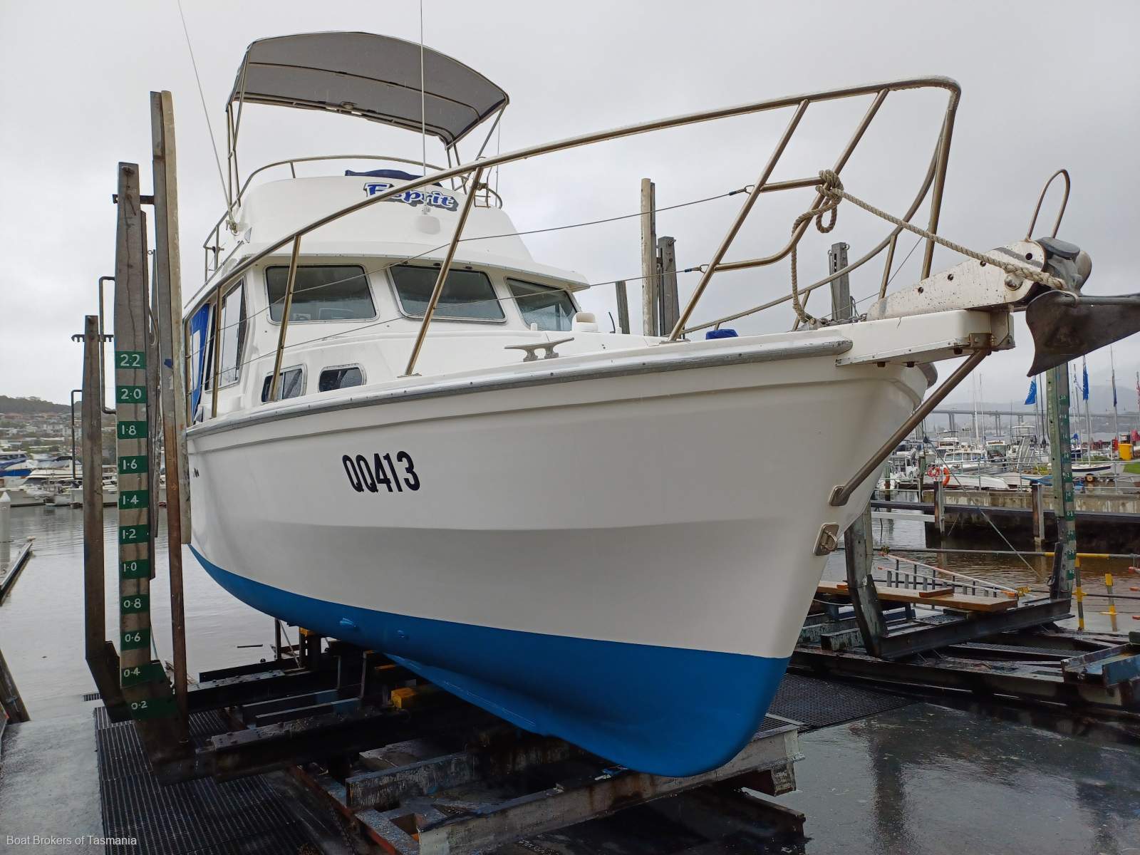 ESPRIT Seaway 33 Flybridge Ideal weekender with a late model diesel inboard. Boat Brokers of Tasmania