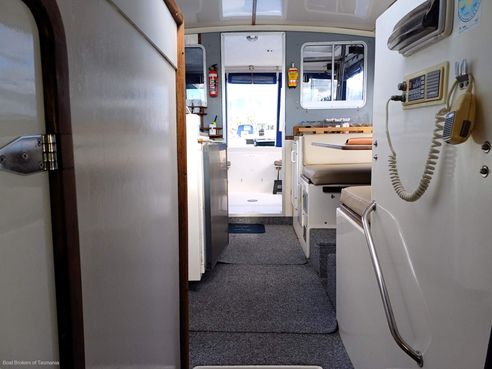 ESPRIT Seaway 33 Flybridge Ideal weekender with a late model diesel inboard. Boat Brokers of Tasmania