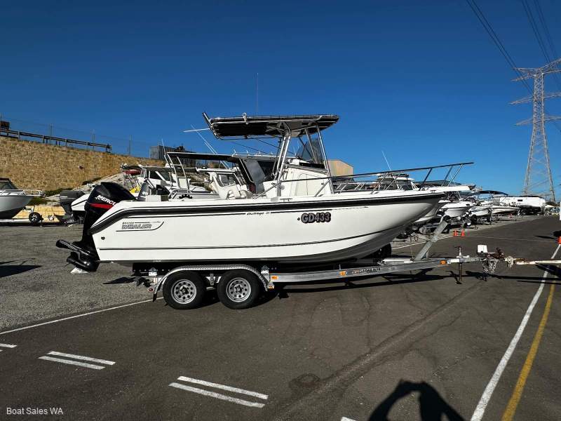 Boston Whaler 210 Outrage Wow very neat & tidy rig 225Hp 4Str Mercury 613hrs