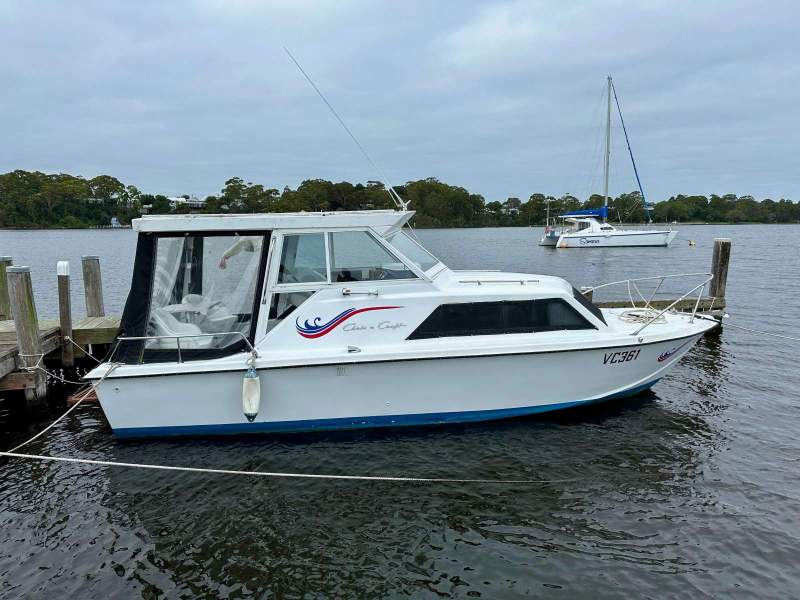 Chris Craft Custom 25 - Shaft Drive Diesel