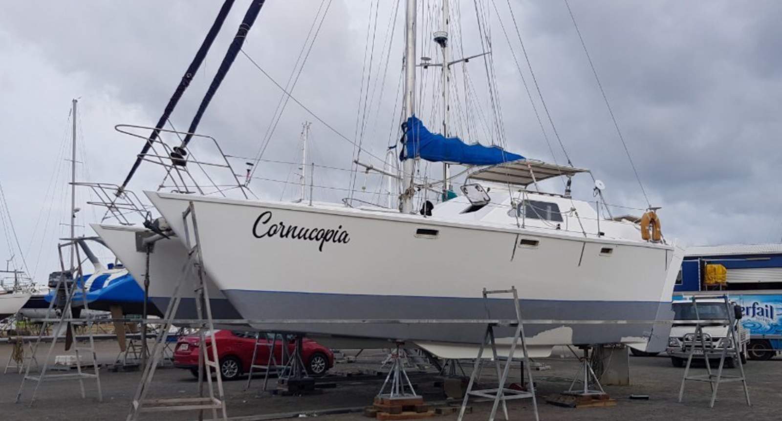 Hitchiker 33 Catamaran