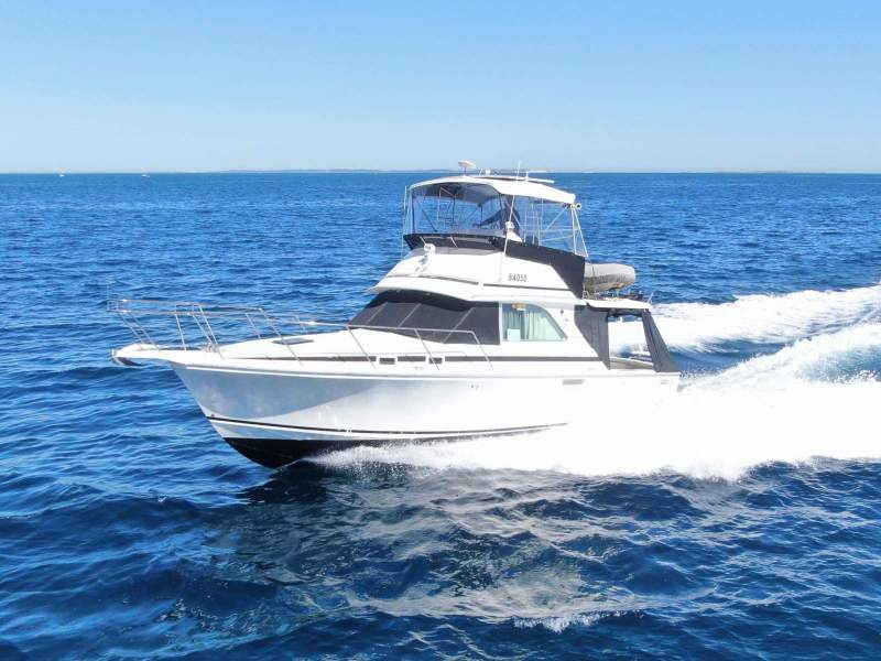 Bertram Caribbean 35 Caterpillar Diesels, Low hours + Furuno Package