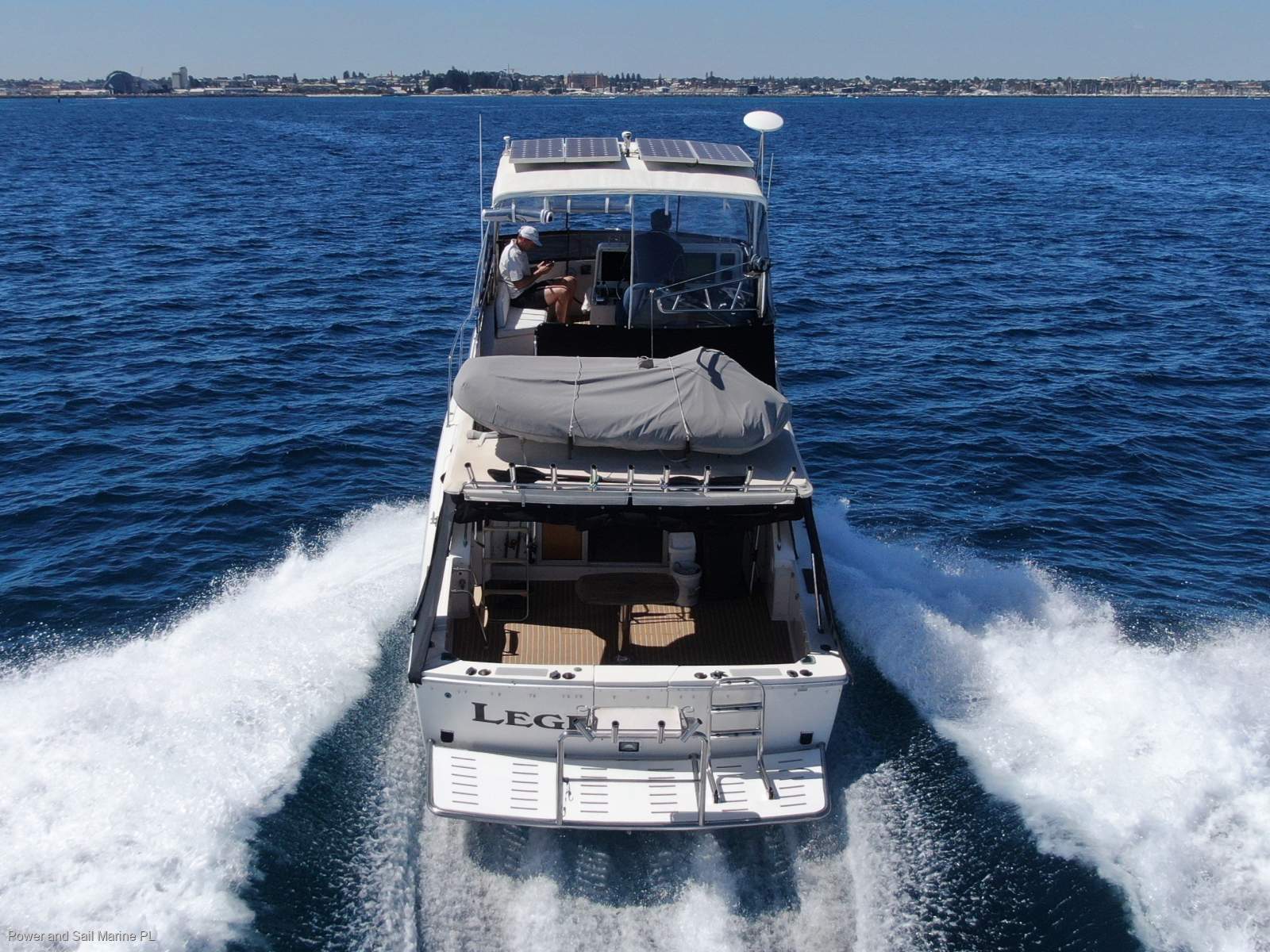 Bertram Caribbean 35 Caterpillar Diesels, Low hours + Furuno Package