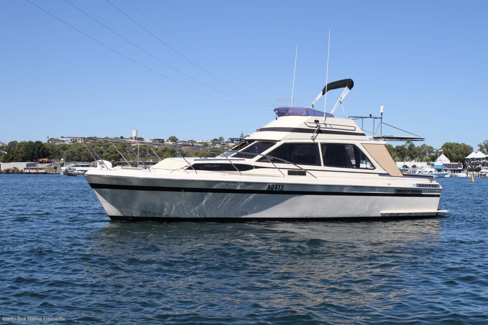 Seafarer 34 Flybridge Cruiser Diesel and Bow Thruster