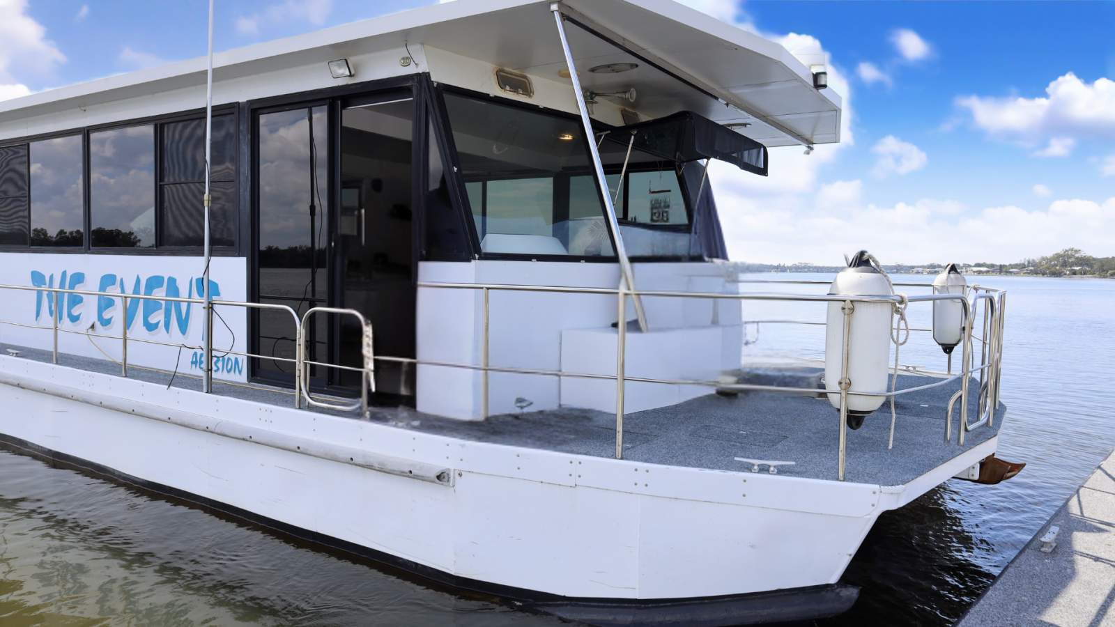 48 ft Houseboat - Open Plan Entertainer