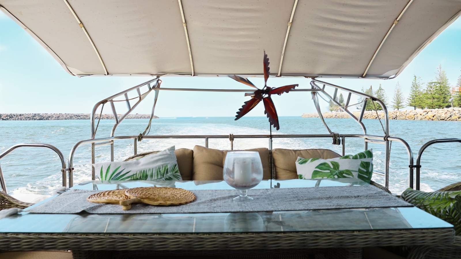 48 ft Houseboat - Open Plan Entertainer