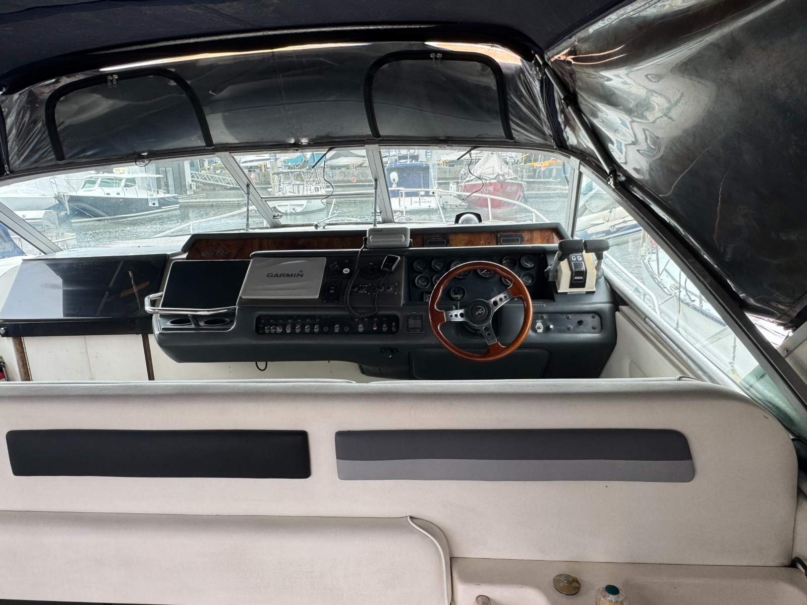 Sea Ray 310 Sport Cruiser