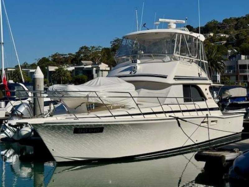 Caribbean 40 Flybridge Cruiser