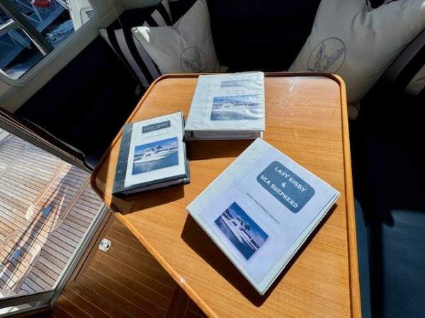 LADY RIGBY Caribbean 40 Flybridge Cruiser Boat Brokers of Tasmania